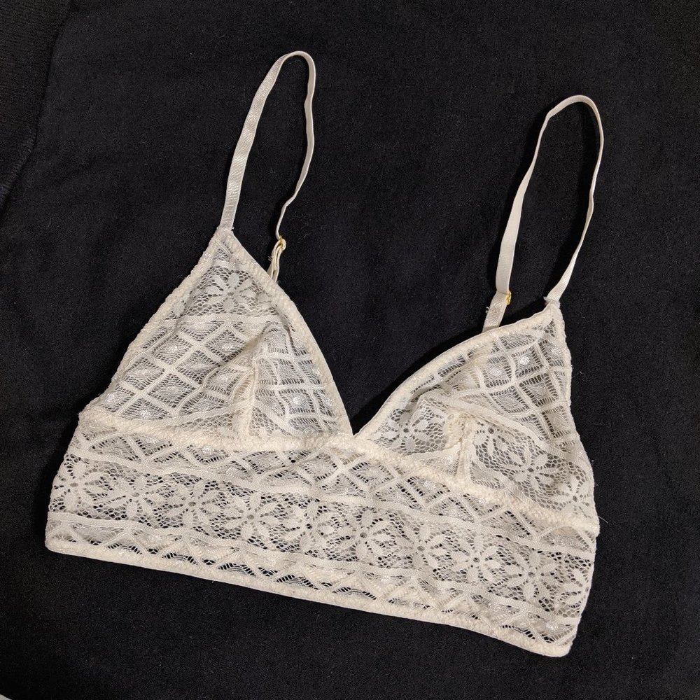 UO Bohemian Lace Bralette (Cream) - Size XS